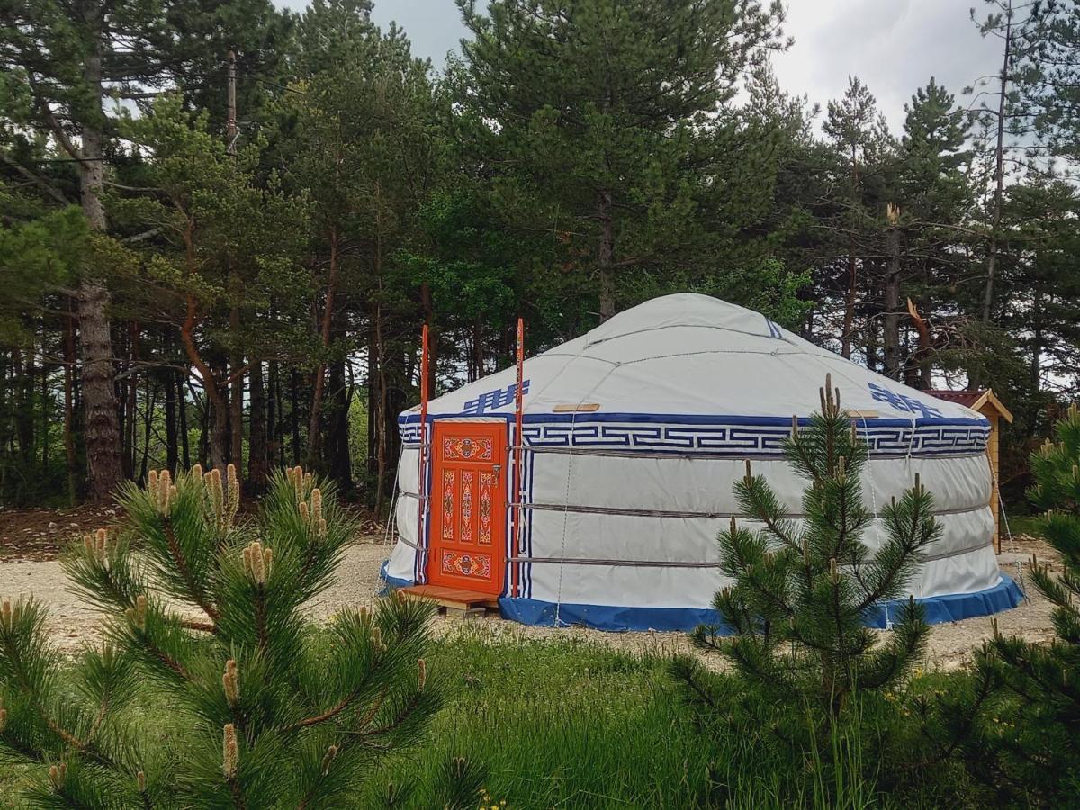 A Ventoux Yourte Monieux Exteriör bild